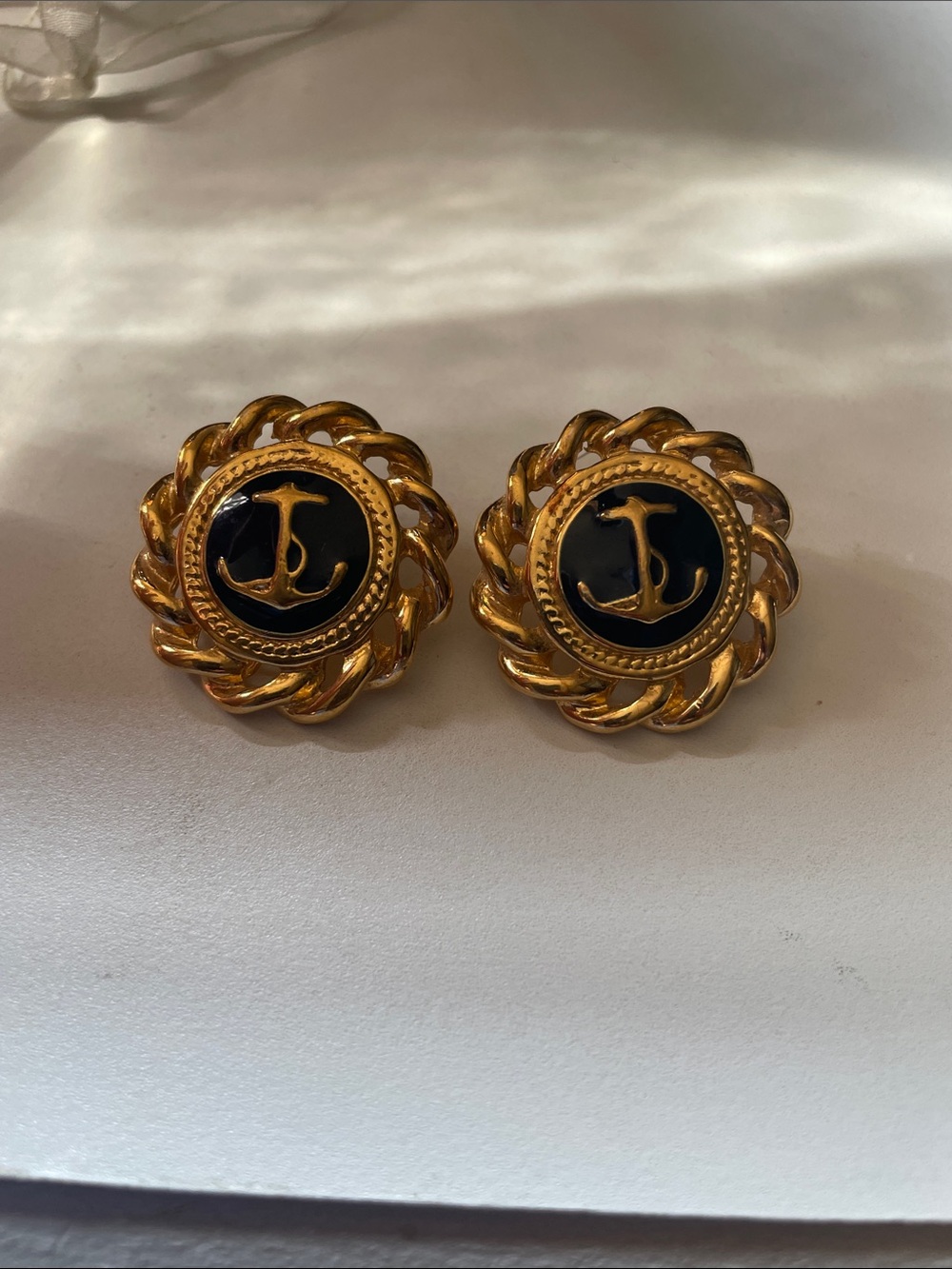 Vintage Gold Rope-Edge Anchor Button Earrings - Navy Center